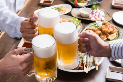 喝醉酒了怎么缓解难受(晚上喝醉酒了怎么缓解呕吐难受)