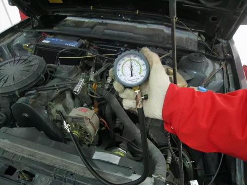 车打不着火怎么快速解决（汽车发动机打不着火怎么办）