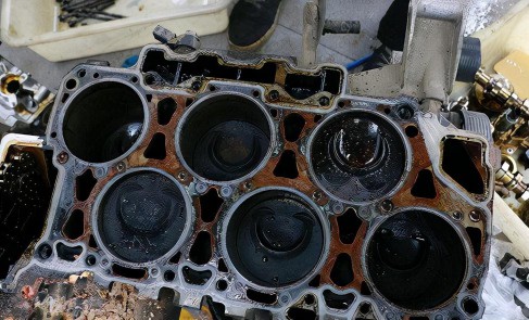 车打不着火怎么快速解决（汽车发动机打不着火怎么办）