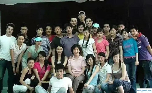 张谰谰(张谰谰张晓雪)