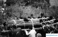 梦见棺材和死人(梦见棺材和死人棺材没盖盖)