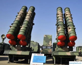 中国6架运-20齐出，向塞尔维亚运送的是什么导弹？（运20）