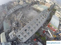 梦见高楼倒塌(梦见高楼倒塌自己逃生)