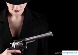 梦见亲人杀人(梦见杀人害怕被抓)