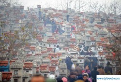 梦见烧纸钱(梦见烧纸钱给死去的亲人)