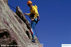 梦见在悬崖边(梦见在悬崖边有人拉了我一把)