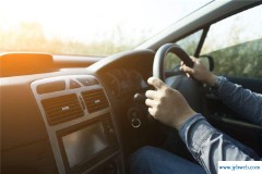 梦见朋友开车(梦见朋友开车掉水里了是什么意思)