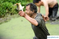 梦见抓鱼是什么意思(梦见抓了好多鱼是什么意思)