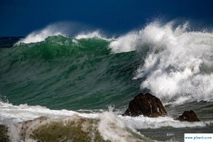 梦见海啸(梦见海啸发大水是什么意思)