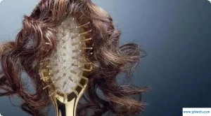 做梦梦见掉头发(晚上做梦梦见掉头发)