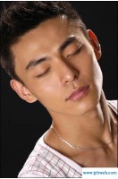 梦见自己喜欢的男生(梦见自己喜欢的男生喜欢自己的闺蜜)