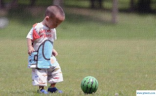 梦见抱着小男孩(梦见抱着小男孩躲避追杀)