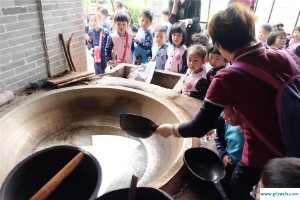 蚕食鲸吞的意思(蚕食鲸吞是指什么意思)