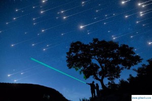 梦见流星雨(梦见流星雨特别壮观)