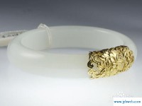 梦见玉镯子碎了(梦见玉镯子碎了一小块)