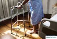 梦见亲人坠楼(梦见亲人坠楼自己大哭)