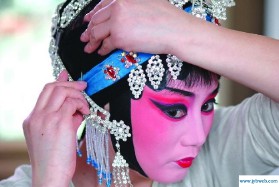 梦见看戏(梦见看戏好多人)