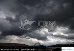 梦见乌云密布(梦见乌云密布黑压压一片电闪雷鸣)