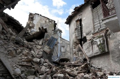 梦到地震(梦到地震楼塌了,自己安然无恙)