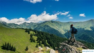 梦见自己爬山(梦见自己爬山过河是什么意思)