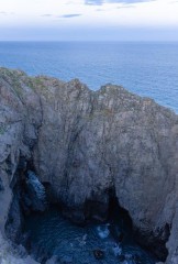 梦见悬崖(梦见悬崖峭壁下面是水)