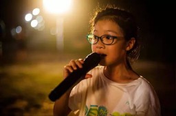 熊依依(熊依依名字打几分)