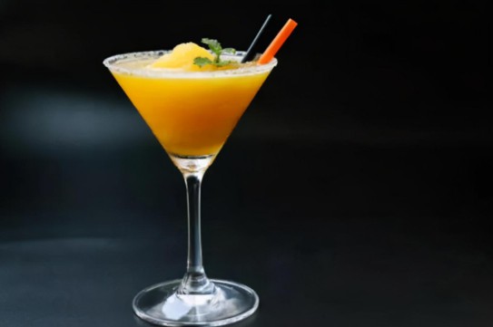 鸡尾酒的名字和寓意（冷门好听的酒名 ）