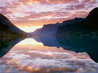 依山傍水的意思解释简单（依山傍水的意思最佳答案 ）