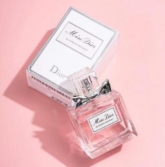 送女友什么礼物最有意义 （十大女生喜欢的生日礼物 ）