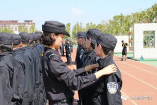 飒是什么意思形容人（ 气质很飒的女生给别人的感觉 ）