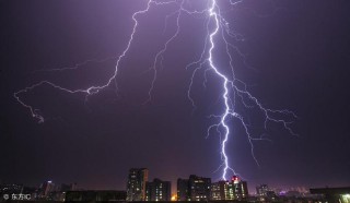 梦见彩虹闪电（ 梦见天空出现巨大的闪电 ）