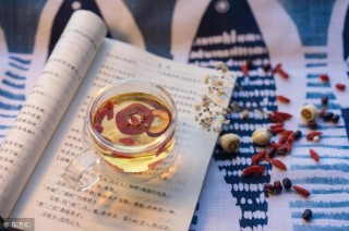 梦见蛇咬人自己的亲人（ 梦见自己儿子被蛇咬伤 ）