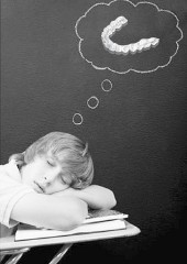 女人梦见自己掉了好多牙齿（ 梦到牙齿大量脱落了寓意什么 ）