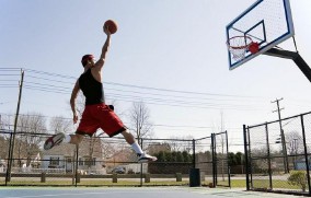 梦见打篮球是什么预兆（ 梦见自己和别人打篮球是什么意思 ）