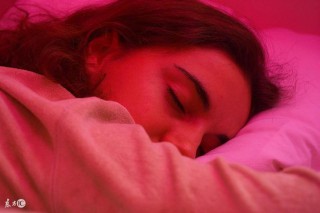 梦见下雨是什么征兆（ 已婚女人梦见下小雨了 ）