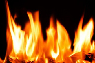 女人梦见大火火势很旺（ 女人梦见大火火势很旺迅速蔓延 ）