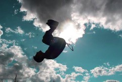 梦见自己在飞是什么征兆（经常梦见飞是有仙缘吗）