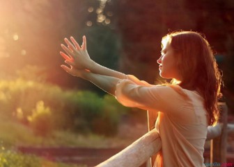 梦见掉门牙（门牙掉了预示什么意思）