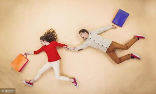  梦见去买衣服（女人梦到挑选新衣服）