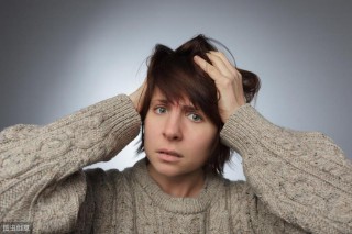 梦见被追赶逃跑是什么征兆（女人梦见被追拼命逃跑）