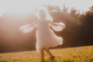 梦见死了很多人是什么兆头（ 女人梦见死人的场面什么预兆 ）