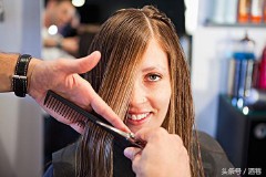 梦见自己给自己理发是什么意思（ 梦到自己理发了剪丑了 ）