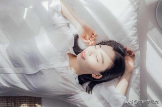 梦见大白蛇是什么预兆（梦见一条超级巨大的白蛇）