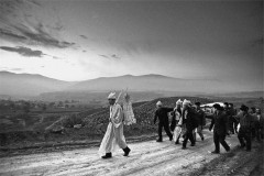 梦见披麻戴孝是什么预兆（女人梦见办丧事的场面）