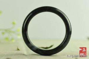 梦见镯子碎了预示什么意思（ 梦到自己的玉镯断了好几节 ）