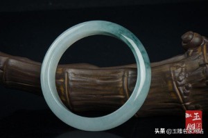 梦见镯子碎了预示什么意思（ 梦到自己的玉镯断了好几节 ）