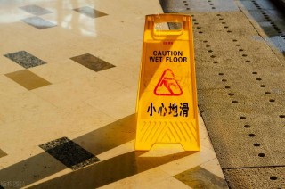 梦见下雨涨水是什么意思（ 梦见下大雨涨水怎么回事 ）