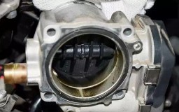 节气门多久清洗一次（4s店建议清洗节气门有必要吗）