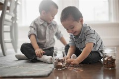 梦见别人数钱是什么预兆（女人梦见看到别人数钱）