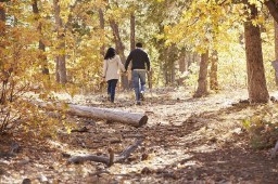 梦到和异性在一起什么意思（ 女人梦到和异性躺在一起 ）